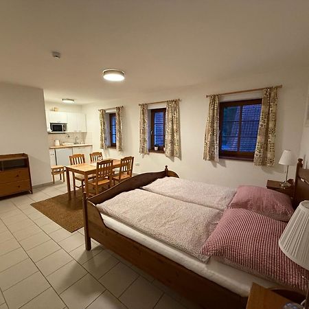 Trilety Mlyn Hotel Police  Buitenkant foto