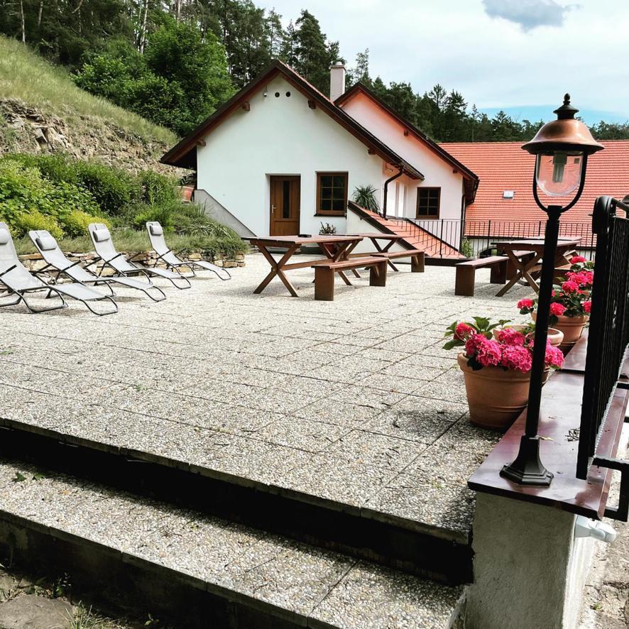Trilety Mlyn Hotel Police  Buitenkant foto