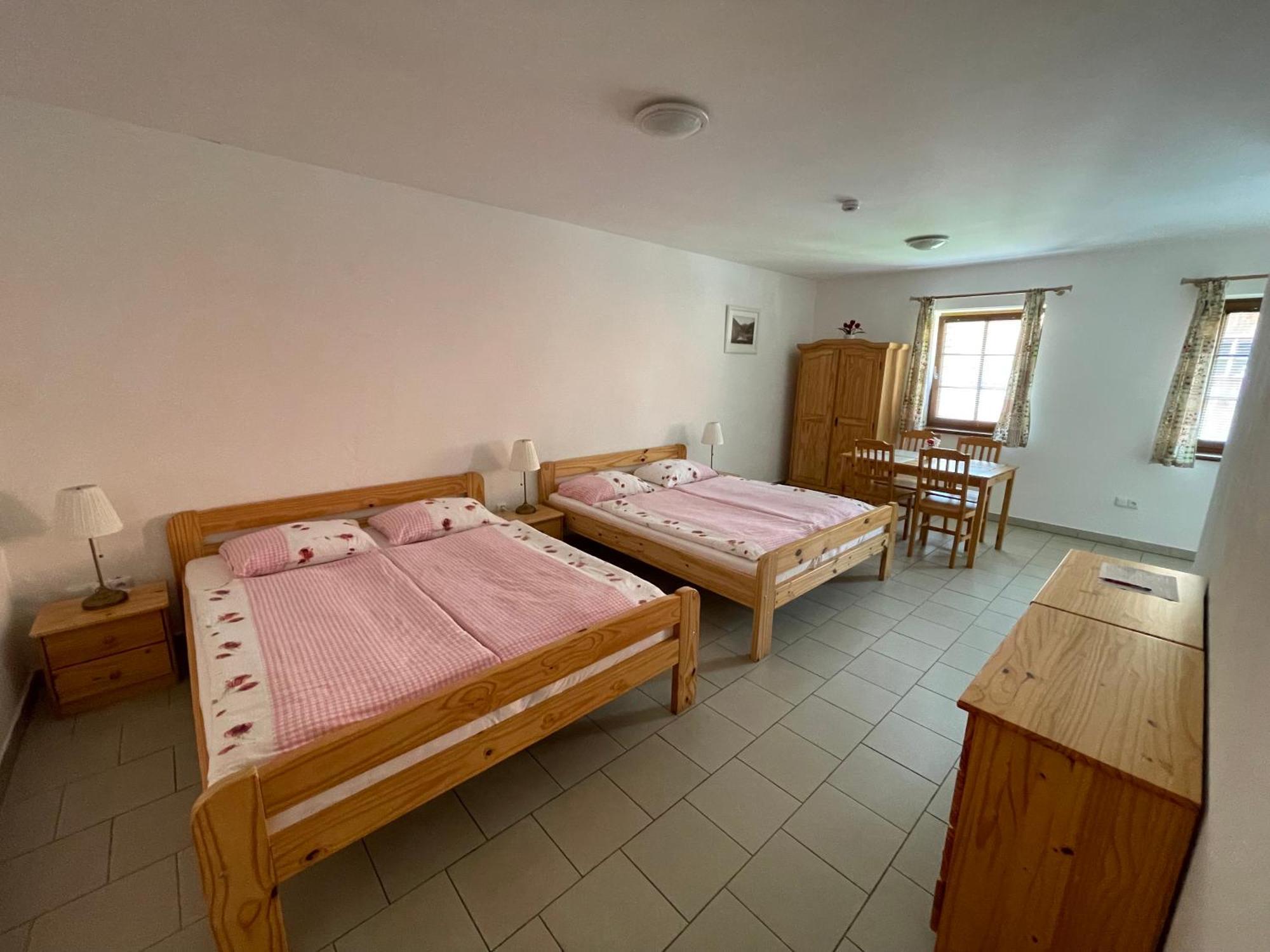 Trilety Mlyn Hotel Police  Buitenkant foto