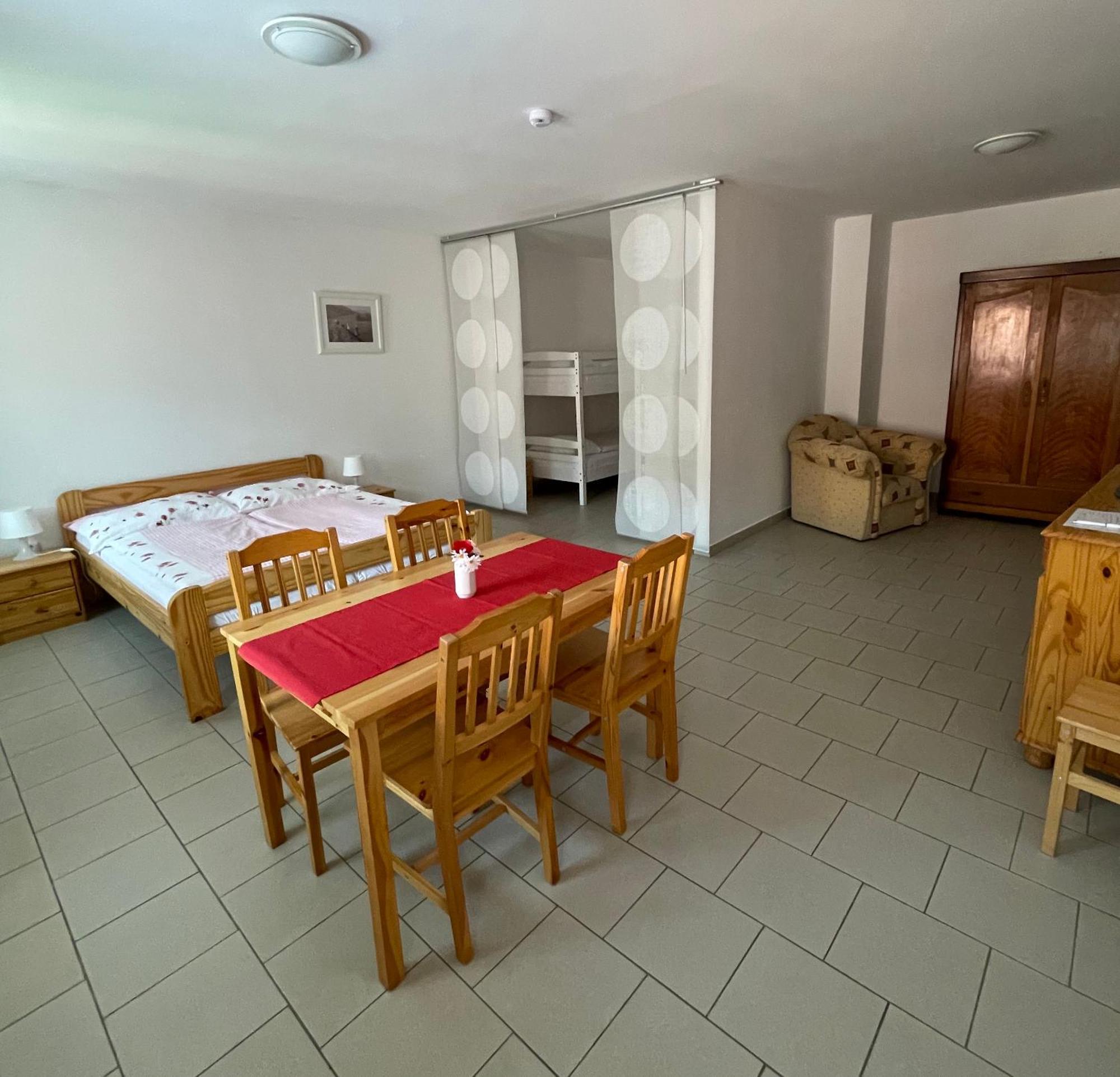 Trilety Mlyn Hotel Police  Buitenkant foto