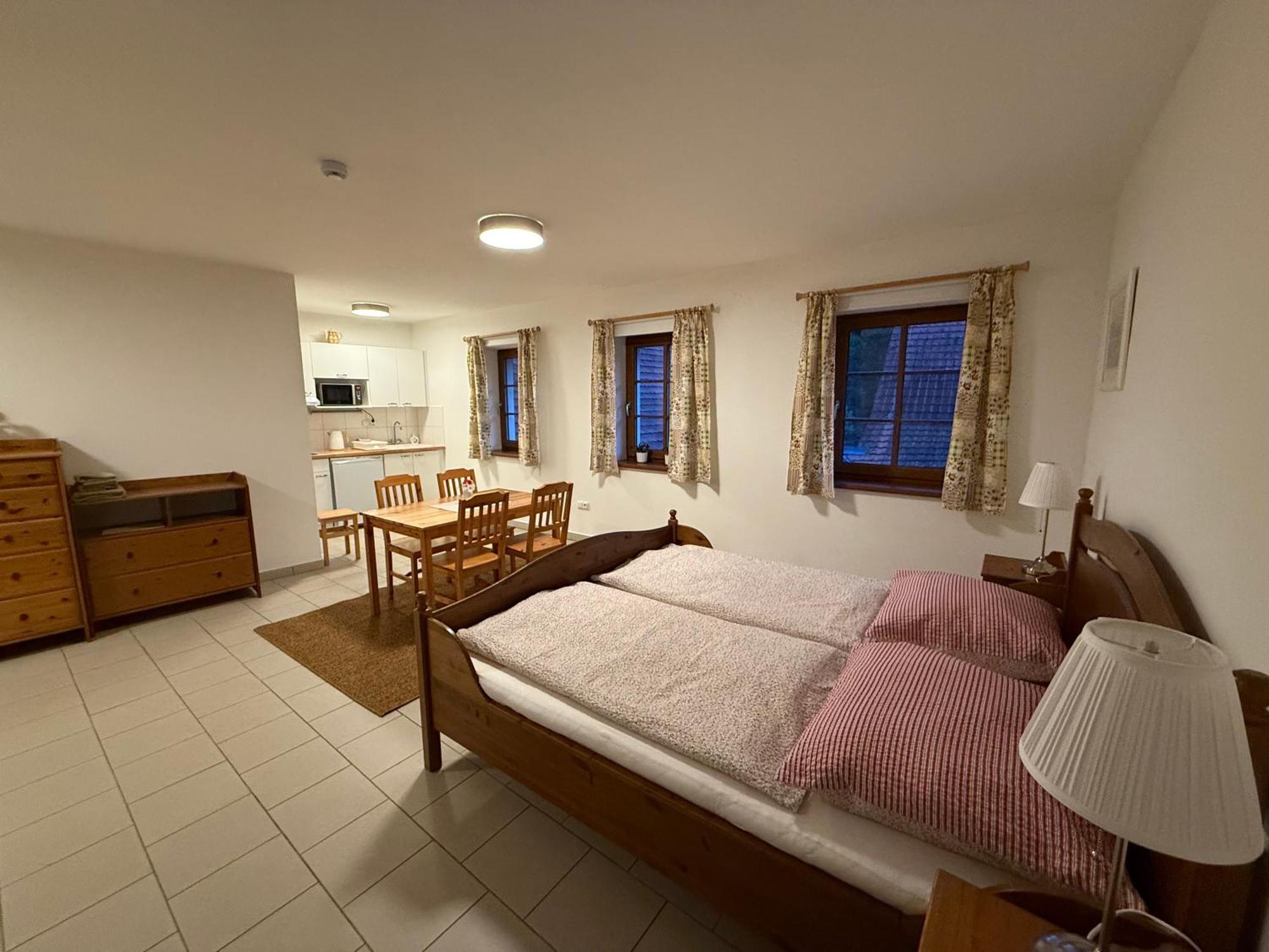 Trilety Mlyn Hotel Police  Buitenkant foto