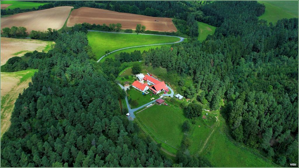 Trilety Mlyn Hotel Police  Buitenkant foto
